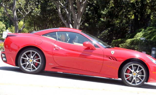 Paris Hilton pali marihuanę