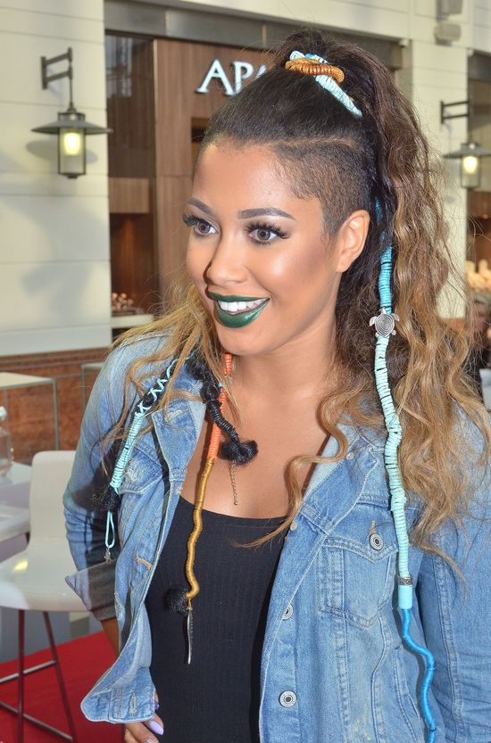 Patrycja Kazadi tłymaczy sie z zielonych ust Patrycja Kazadi tłymaczy sie z zielonych ust