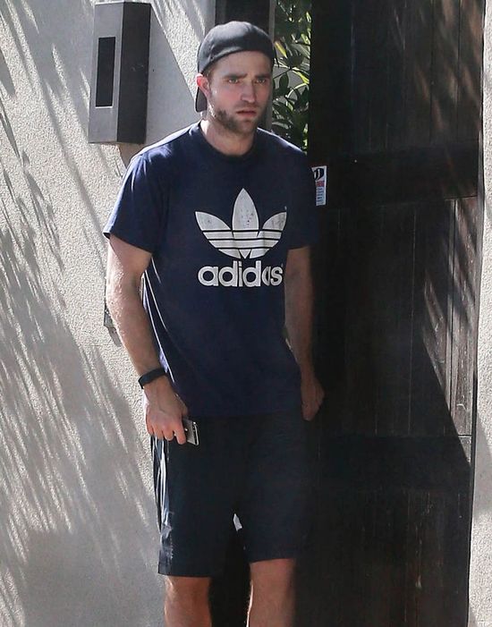 Co powiecie na spoconego i brodatego Pattinsona? (FOTO)