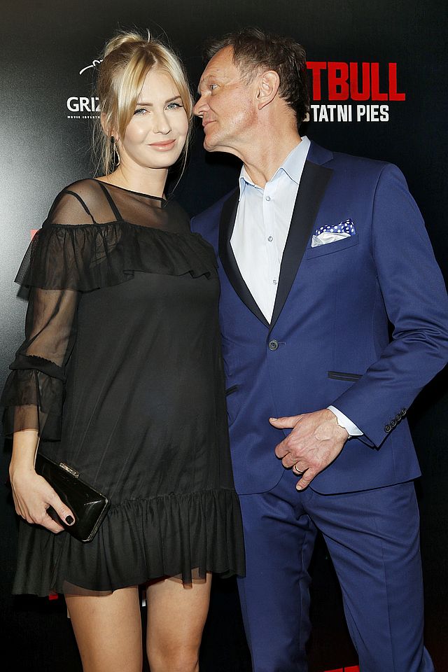 Edyta Pazura ĆWICZY w ciąży z OGROMNYM brzuchem (Instagram)