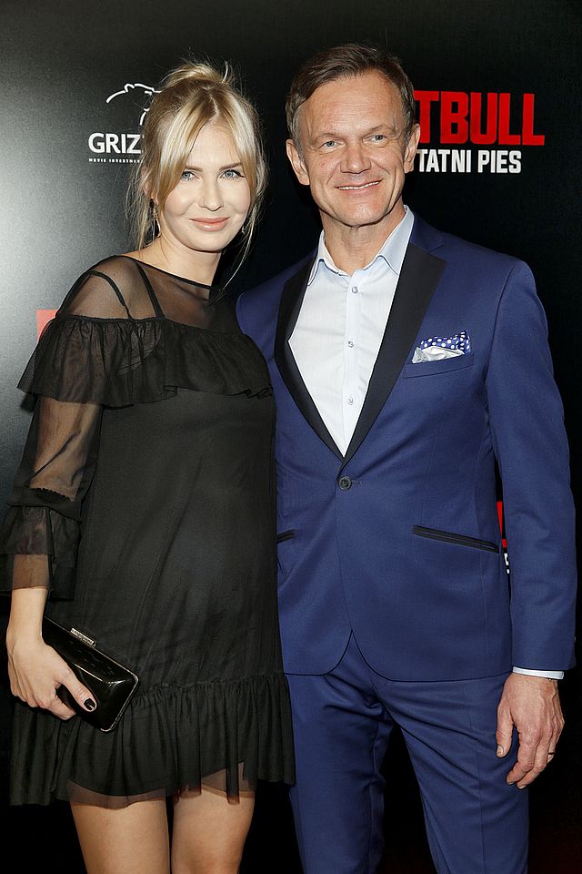 Edyta Pazura ĆWICZY w ciąży z OGROMNYM brzuchem (Instagram)