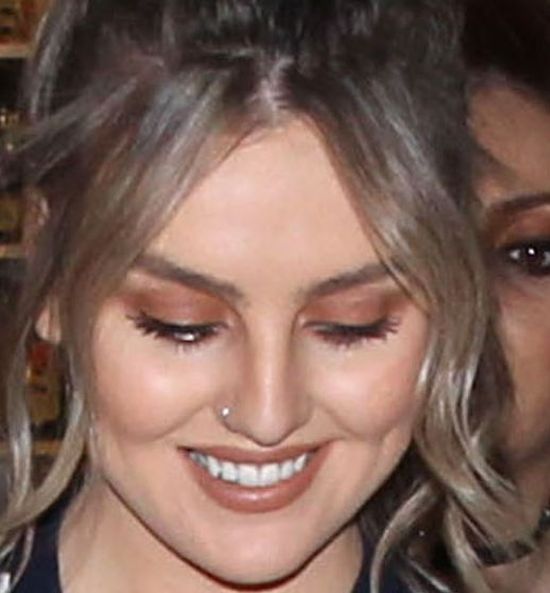 Nie widzieliśmy jej z aparatem, a nagle jej zęby wyprostowały się 