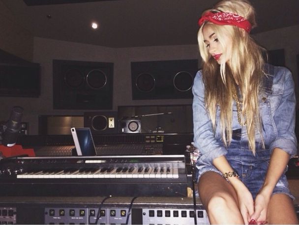 Kayne West chce z niej zrobić drugą Rihannę (FOTO+VIDEO)