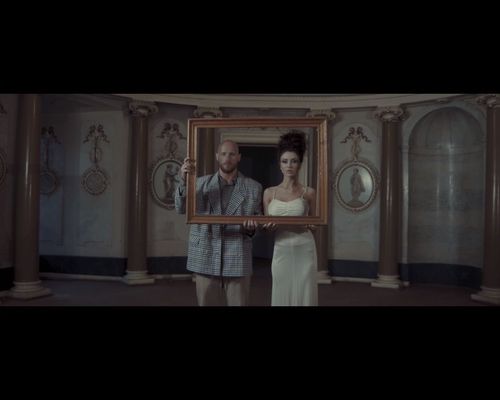 Monika Pietrasińska w mrocznym, ekscentrycznym klipie [VIDEO