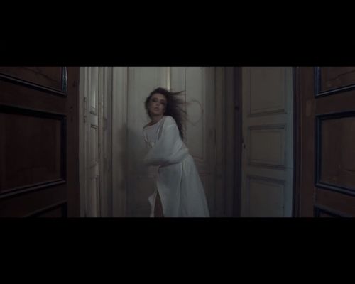 Monika Pietrasińska w mrocznym, ekscentrycznym klipie [VIDEO