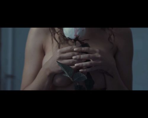 Monika Pietrasińska w mrocznym, ekscentrycznym klipie [VIDEO