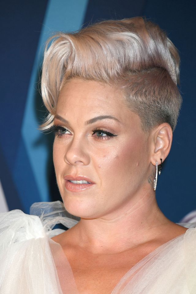 Pink w TAKIEJ sukni? Na gali CMA Awards wyglądała pięknie (ZDJĘCIA)