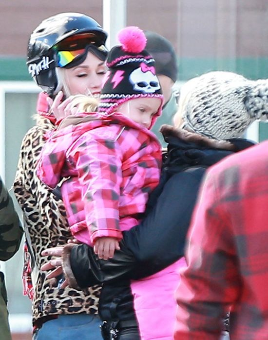 Pink zabrała córkę na stok boso! (FOTO)