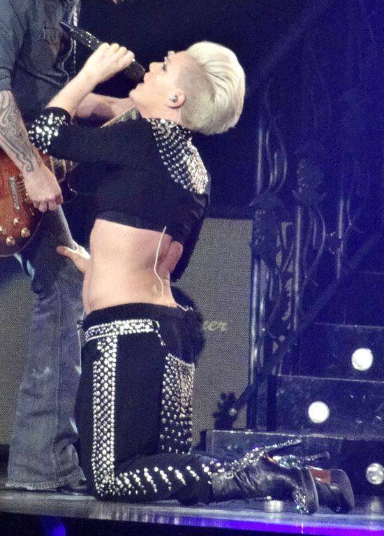 Pink podczas koncertów pokazuje nagie krocze? (FOTO)