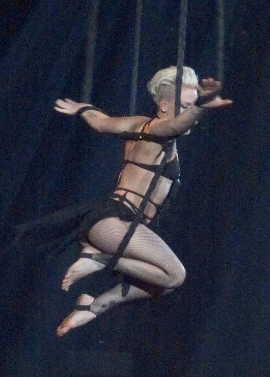 Pink podczas koncertów pokazuje nagie krocze? (FOTO)