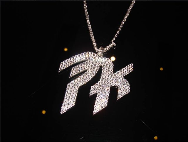 Która polska gwiazdka zrobiła sobie taki naszyjnik?