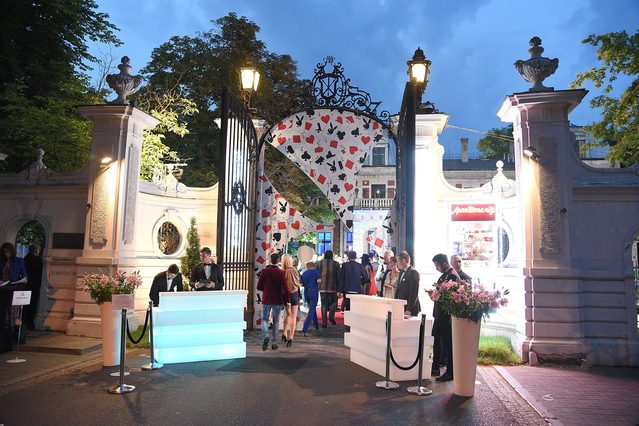 Samochód roku Playboya - gorąca noc, choć tylko 15 stopni 