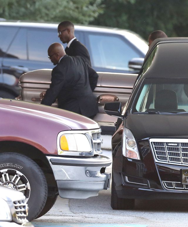 Rodzina pożegnała Bobbi Kristinę Brown (FOTO) Rodzina pożegnała Bobbi Kristinę Brown (FOTO)