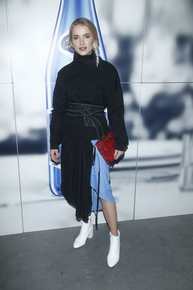 Biust Kubickiej i białe kozaczki Fijał na pokazie Macieja Zienia (ZDJĘCIA) Biust Kubickiej i białe kozaczki Fijał na pokazie Macieja Zienia (ZDJĘCIA)