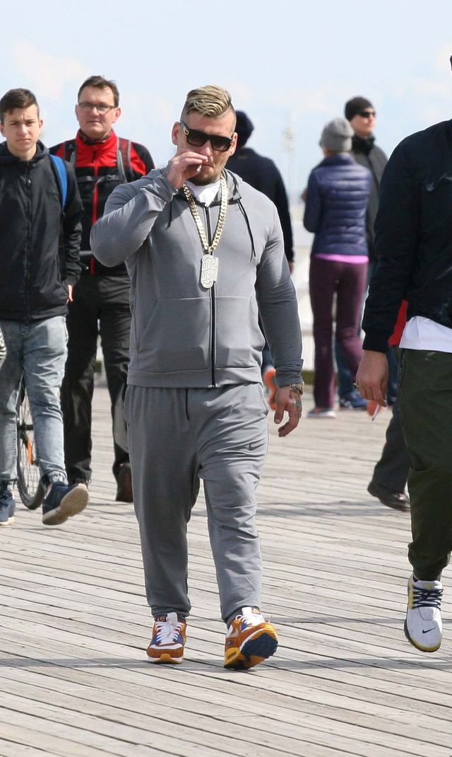 Popek w 20 m2 wyliczył, ile ZAPŁACIŁ za POCIĘCIE twarzy Popek w 20 m2 wyliczył, ile ZAPŁACIŁ za POCIĘCIE twarzy