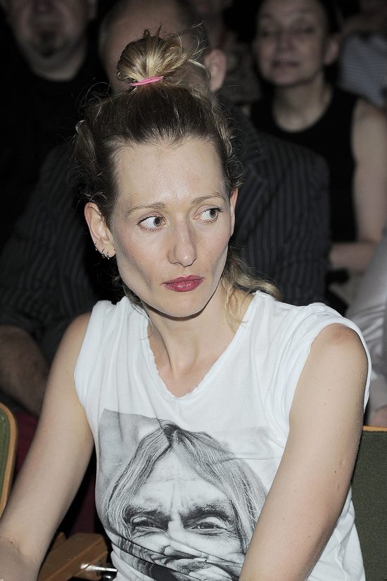 Magdalena Popławska w sportowych butach na czerwonym dywanie Magdalena Popławska w sportowych butach na czerwonym dywanie