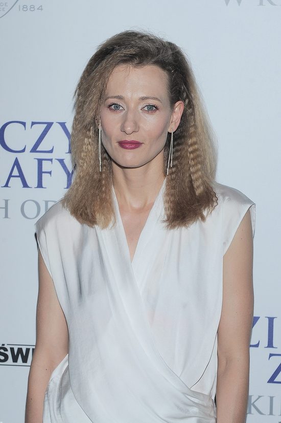 Magdalena Popławska w sportowych butach na czerwonym dywanie Magdalena Popławska w sportowych butach na czerwonym dywanie