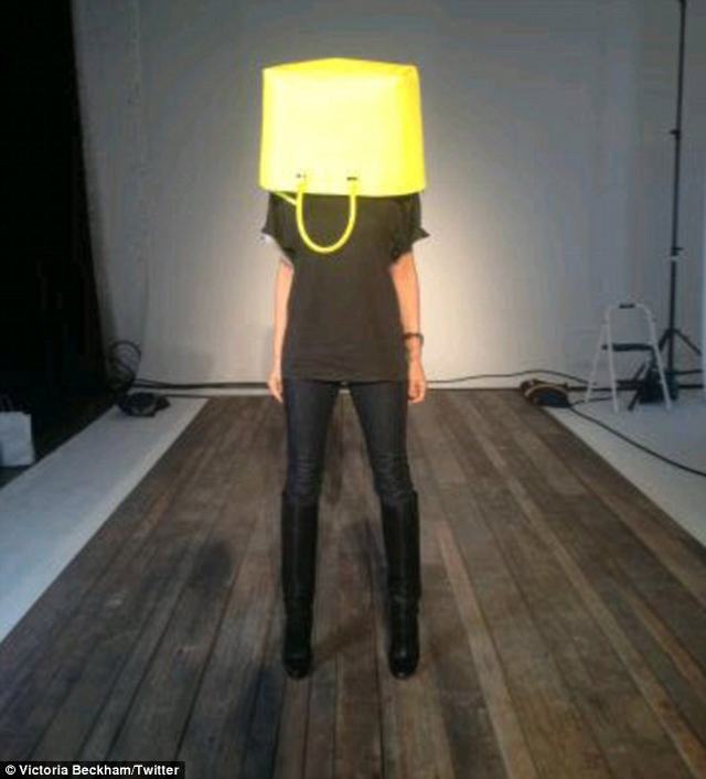 Z nerwów założyła sobie torbę na głowę (FOTO)