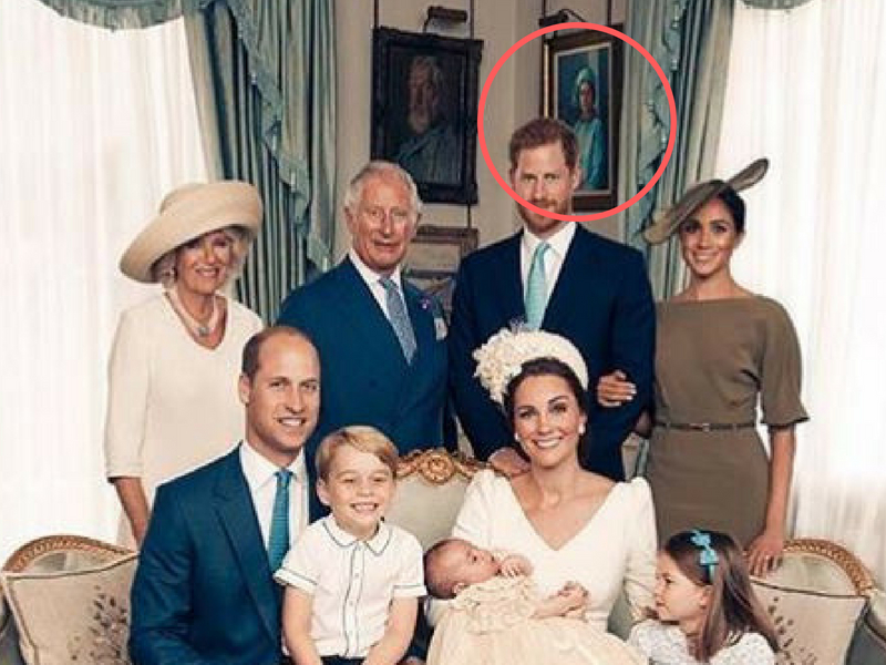 OMG! Na rodzinnym zdjęciu z chrztu księcia Luisa COŚ jest nie tak