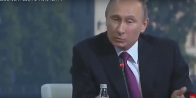 Putin rzuca erotyczny dowcip. Merkel piorunuje go wzrokiem 
