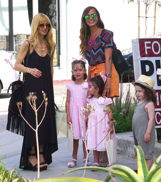 Ciało Rachel Zoe wróciło do kościstej normy (FOTO)