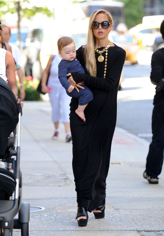 Nie uwierzycie, ile razy dziennie Rachel Zoe przebiera synka