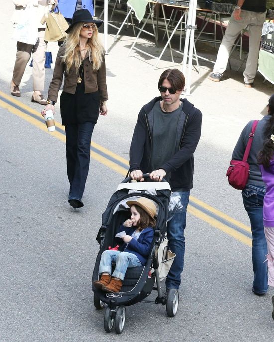 Cztery latka i wciąż w wózku (FOTO)