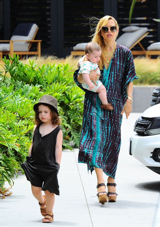 Ikona stylu w za małych butach (FOTO) Ikona stylu w za małych butach (FOTO)