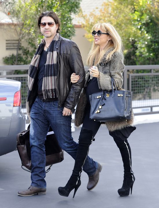 W 9 miesiącu ciąży i na takich obcasach?! (FOTO)