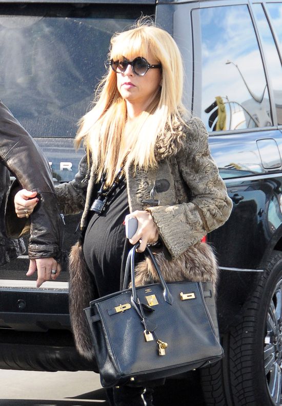 W 9 miesiącu ciąży i na takich obcasach?! (FOTO)