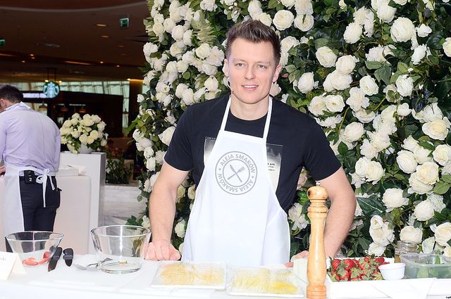 Rafał Brzozowski z dziewczyną na salonach (FOTO)