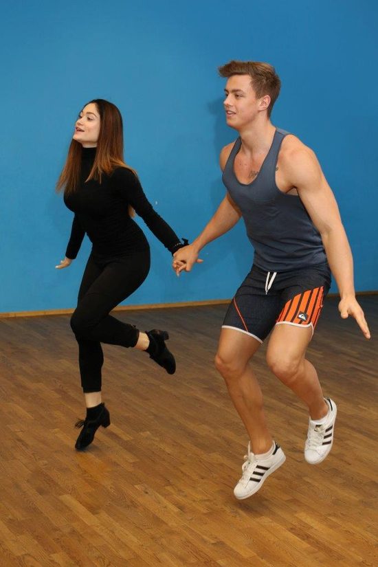 Rafał Jonkisz pod partnerką na treningu do Tańca z gwiazdami Rafał Jonkisz pod partnerką na treningu do Tańca z gwiazdami