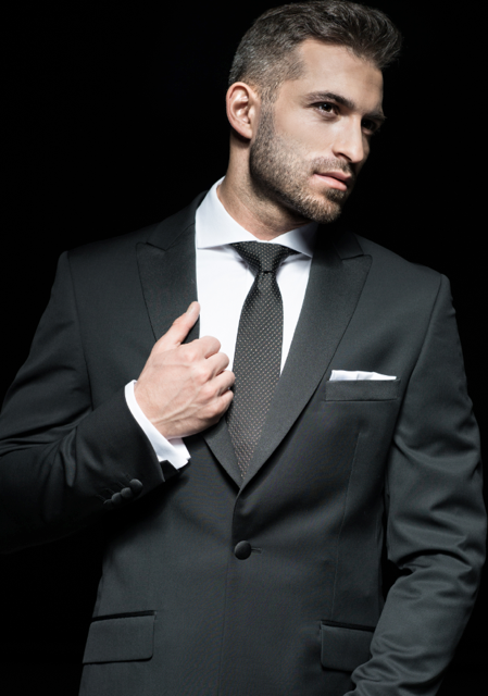 Rafał Maślak bez koszuli i pod krawatem (FOTO) Rafał Maślak bez koszuli i pod krawatem (FOTO)