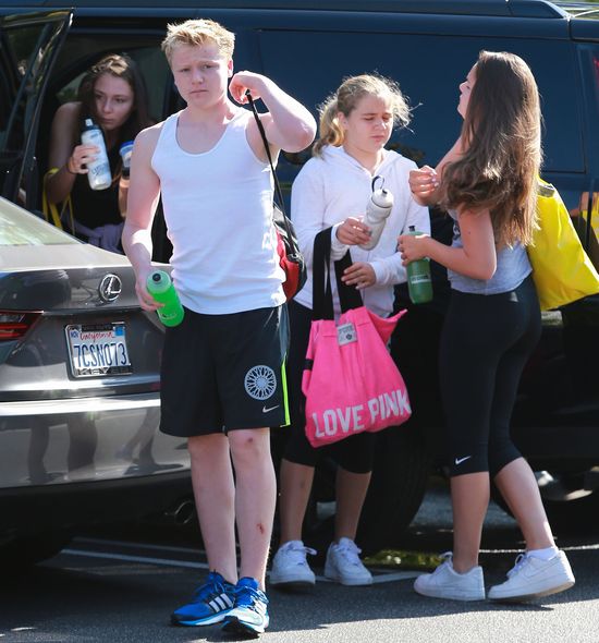 Beckhamowie i Ramsey'owie na wspólnym wypadzie (FOTO) Beckhamowie i Ramsey'owie na wspólnym wypadzie (FOTO)