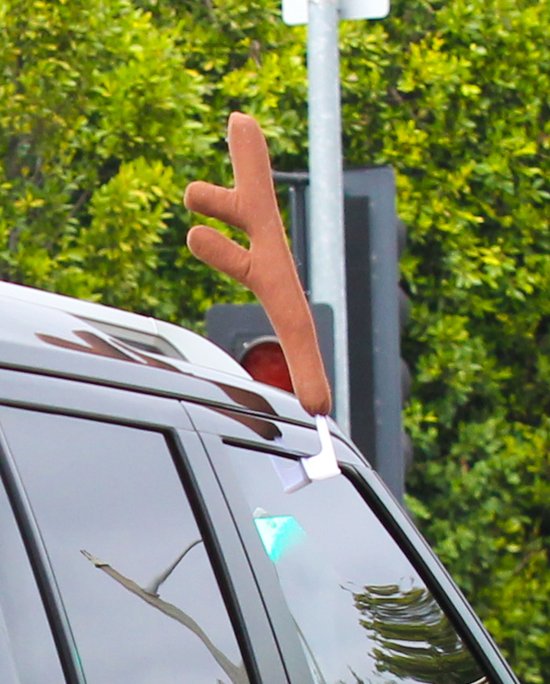 Samochód Reese Witherspoon jak Renifer Rudolf (FOTO)