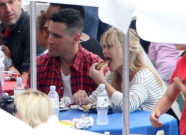 Reese Witherspoon z Jimem Thothem na pikniku (FOTO