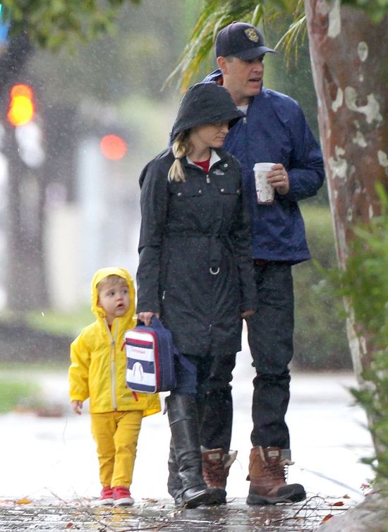 Reese Witherspoon z synkiem i bez makijażu (FOTO)