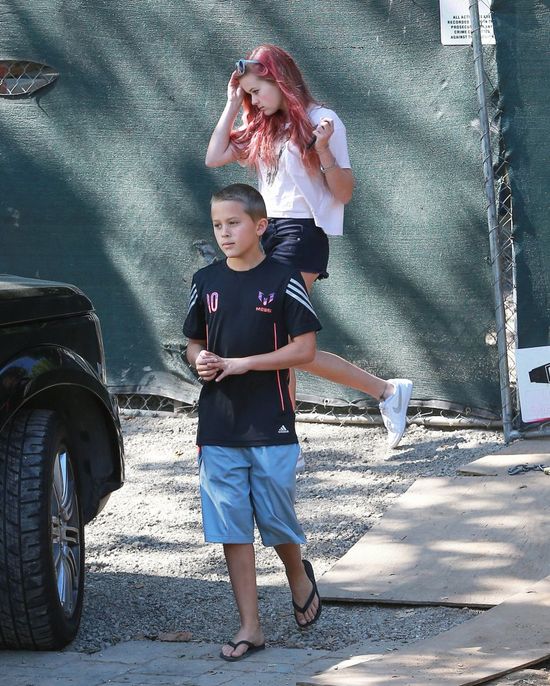 Reese Witherspoon przyłapana z całą rodziną (FOTO)