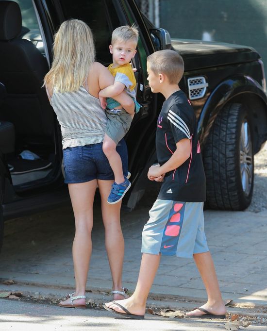 Reese Witherspoon przyłapana z całą rodziną (FOTO)