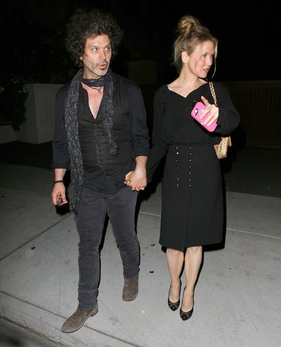 Jak się trzyma nowa twarz Renee Zewlleger?