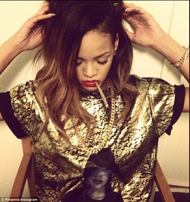 Rihanna żeby żyć, musi się fotografować (FOTO)