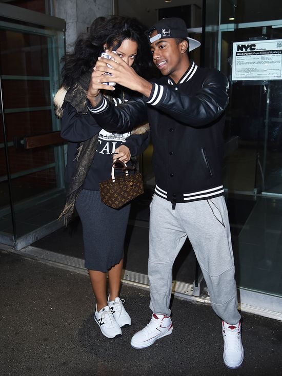 Futerko, adidasy i kiczowaty kuferek - kto to? (FOTO) Futerko, adidasy i kiczowaty kuferek - kto to? (FOTO)