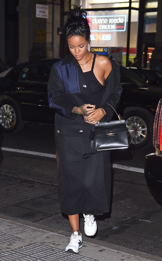 Rihanna zaskoczyła stylizacją! (FOTO) Rihanna zaskoczyła stylizacją! (FOTO)