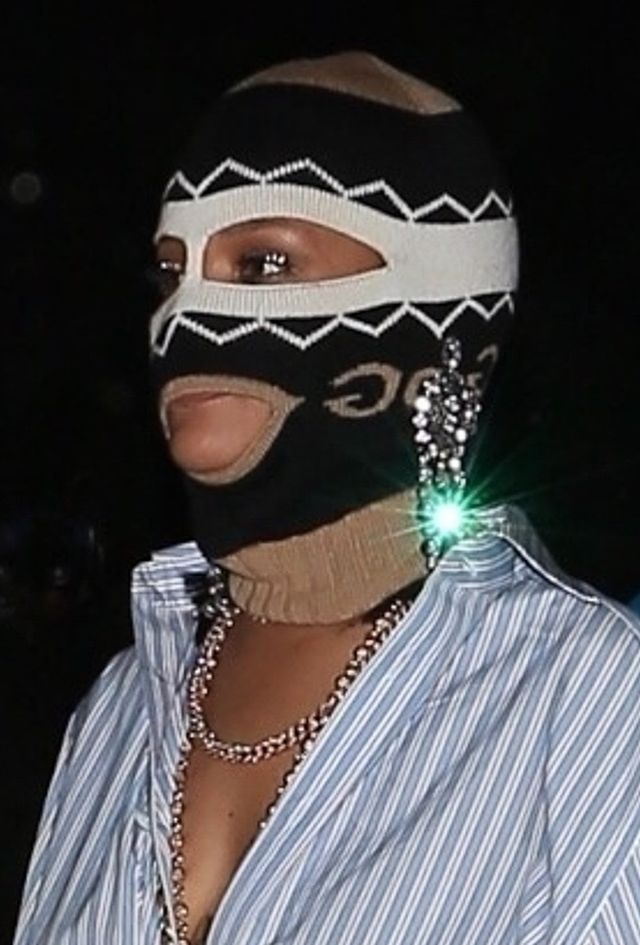 NIKT nie miał na Coachelli tak dziwacznej stylówki jak Rihanna (ZDJĘCIA)