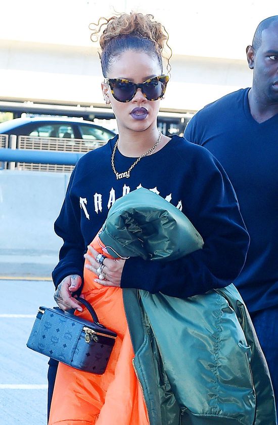 Rihanna wpisuje w Google naprawdę DZIWNE rzeczy