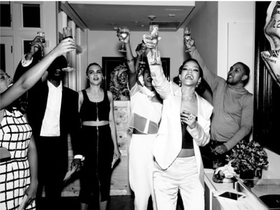 Tak na Sylwestra bawiła się Rihanna (FOTO) Tak na Sylwestra bawiła się Rihanna (FOTO)