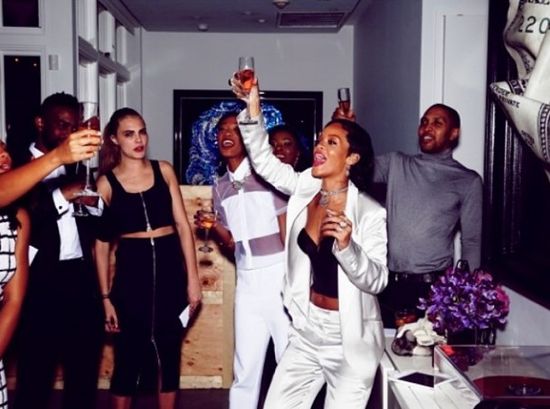 Chris Brown przeprasza Rihannę