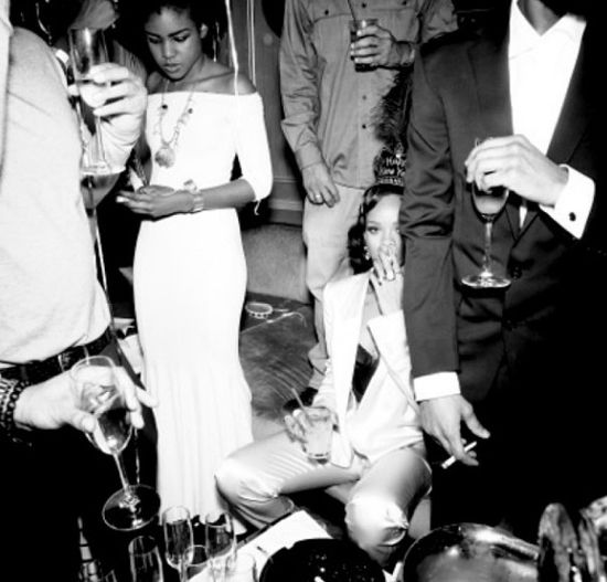 Tak na Sylwestra bawiła się Rihanna (FOTO) Tak na Sylwestra bawiła się Rihanna (FOTO)