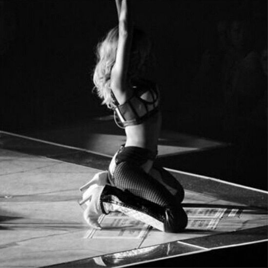 Przegląd koncerowych fotek Rihanny (FOTO)