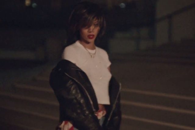 Rihanna pokazała sterczące sutki w nowym klipie!